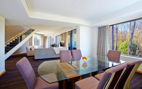 Crowne Plaza Canberra - Holiday Adelaide 13