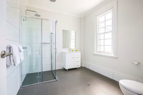 Nightcap at Regents Park Hotel - Holiday Adelaide 1