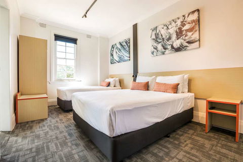 Nightcap at Regents Park Hotel - Holiday Adelaide 4