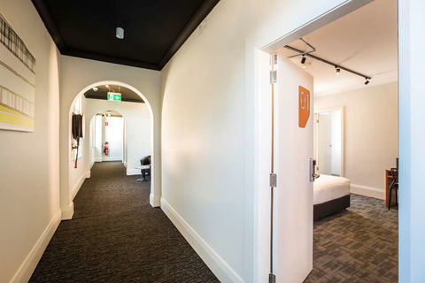 Nightcap at Regents Park Hotel - Holiday Adelaide 6