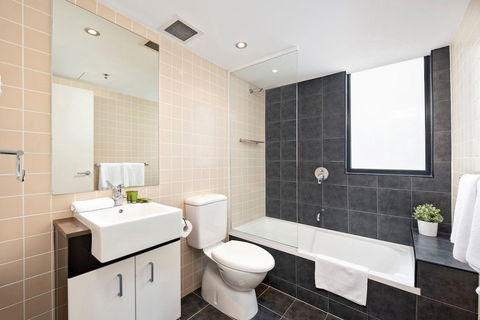 Astra Apartments Parramatta - Holiday Adelaide 7