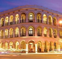 Largs Pier Hotel - Holiday Adelaide