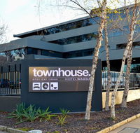 Townhouse Hotel Wagga - Holiday Adelaide