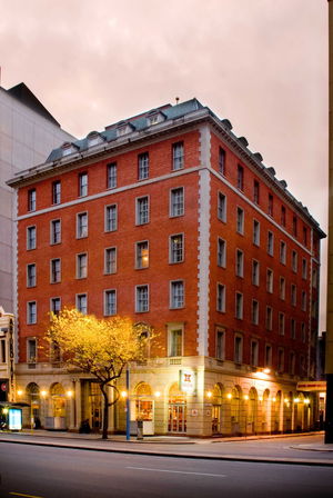 Hotel Grand Chancellor on Currie