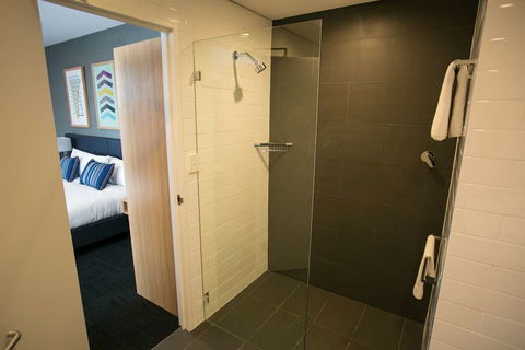 Alpha Hotel Eastern Creek - Holiday Adelaide 1