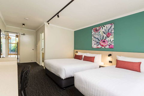 NIghtcap at Balaclava Hotel - Holiday Adelaide 2