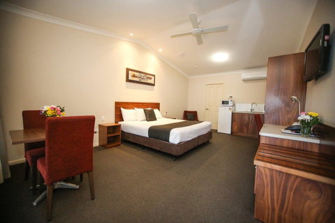 Roma Explorers Inn - Holiday Adelaide 2