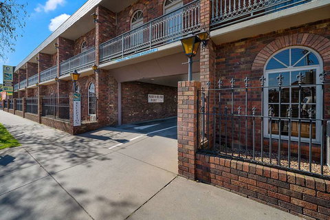 Quality Hotel Sherbourne Terrace - Holiday Adelaide 0