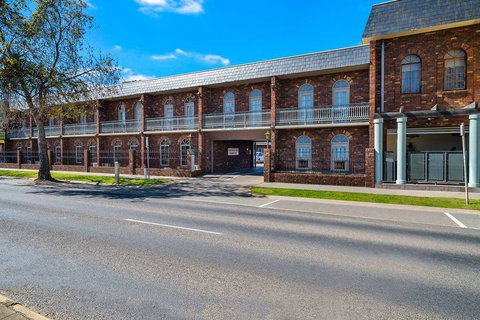 Quality Hotel Sherbourne Terrace - Holiday Adelaide 1