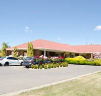 Pines Country Club Motor Inn - Holiday Adelaide