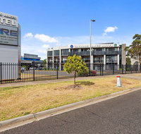 Quality Inn Taylors Lakes Motel - Holiday Adelaide