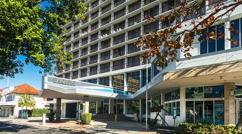 Pacific Hotel Cairns - Holiday Adelaide 1