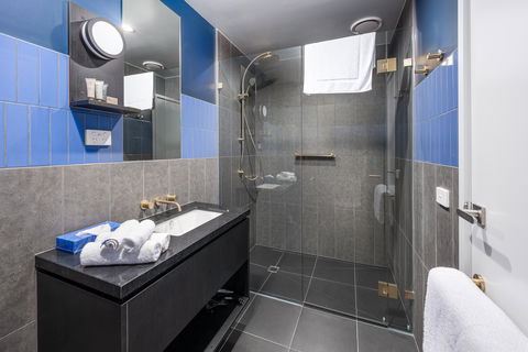 Oros Plus Hotel - Holiday Adelaide 10