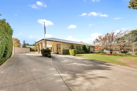 Beechworth Motor Inn - Holiday Adelaide 1
