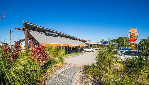 Nightcap at Golden Beach Tavern - Holiday Adelaide 1