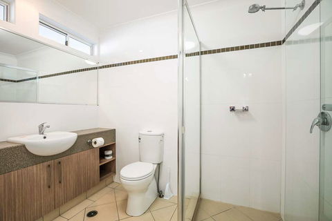 Nightcap at Golden Beach Tavern - Holiday Adelaide 3