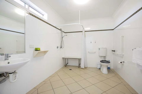 Nightcap at Golden Beach Tavern - Holiday Adelaide 7