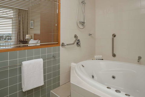 Rydges Newcastle - Holiday Adelaide 14