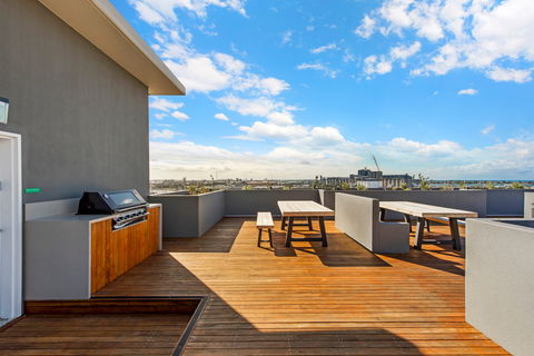 Astra Apartments Newcastle - Holiday Adelaide 0