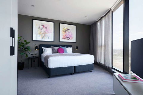 The Chen - Art Series - Holiday Adelaide 8