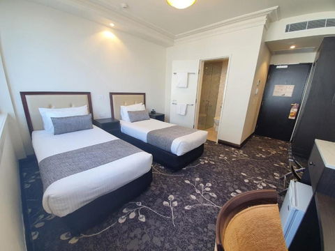 Burke & Wills Hotel - Holiday Adelaide 1