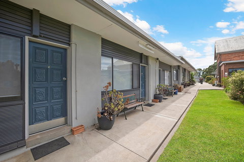 Hamilton Lakeside Motel - Holiday Adelaide 0