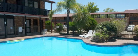 Maclin Lodge - Holiday Adelaide 1