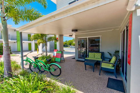 Mackay Oceanside Central Hotel - Holiday Adelaide 1