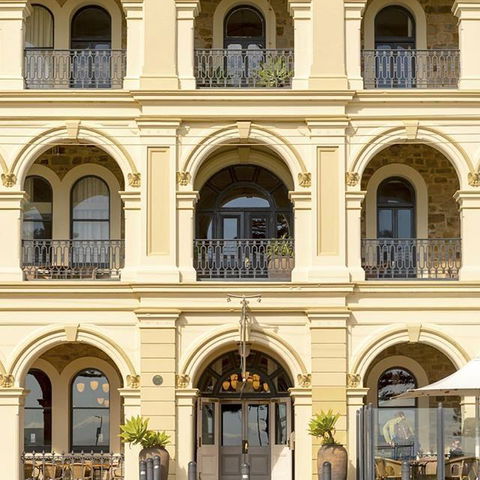 Largs Pier Hotel - Holiday Adelaide 1