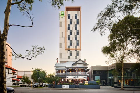 Holiday Inn West Perth - Holiday Adelaide 1