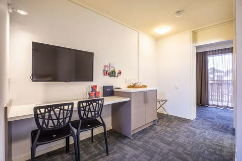 Nightcap At Shoppingtown Hotel - Holiday Adelaide 3
