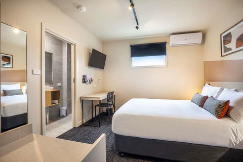Nightcap At Manhattan Hotel - Holiday Adelaide 11
