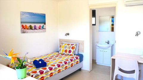 Vitrinite Village Of Middlemount - Holiday Adelaide 5