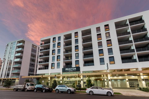 Meriton Suites Sydney Airport - Holiday Adelaide 1