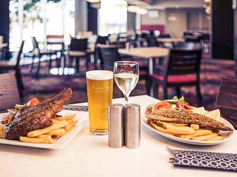 Mercure Orange - Holiday Adelaide 10