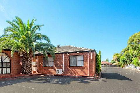 Comfort Inn Dandenong - Holiday Adelaide 1