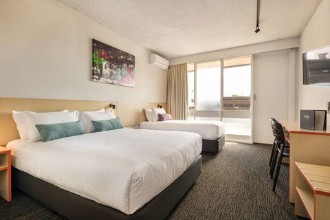 Nightcap At Waltzing Matilda Hotel - Holiday Adelaide 2