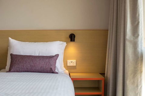 Nightcap At Waltzing Matilda Hotel - Holiday Adelaide 5