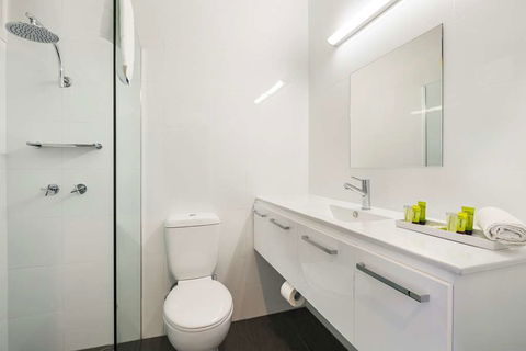 Nightcap At Waltzing Matilda Hotel - Holiday Adelaide 9