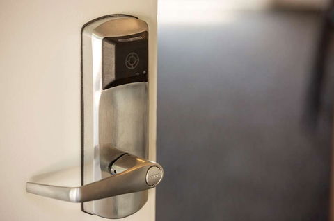 Nightcap At Waltzing Matilda Hotel - Holiday Adelaide 12