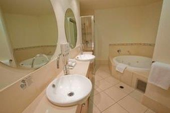 Piermonde Apartments, Cairns - Holiday Adelaide 15
