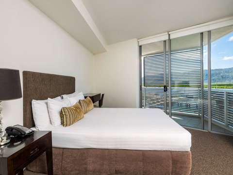 Sebel Cairns Harbour Lights - Holiday Adelaide 5