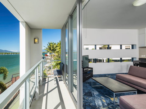 Sebel Cairns Harbour Lights - Holiday Adelaide 7