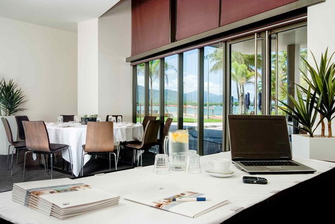 Sebel Cairns Harbour Lights - Holiday Adelaide 9