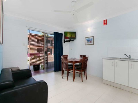 Cairns City Palms - Holiday Adelaide 0