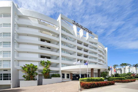 DoubleTree by Hilton Cairns - Holiday Adelaide 0