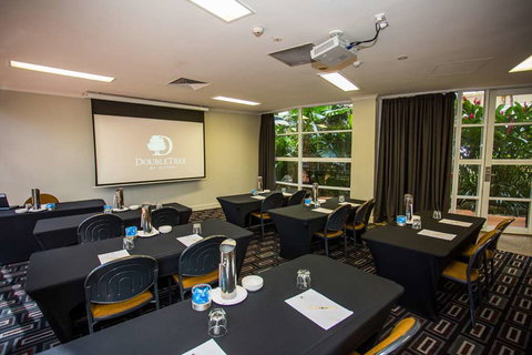 DoubleTree by Hilton Cairns - Holiday Adelaide 11