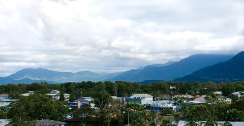 Holiday Inn Cairns Harbourside - Holiday Adelaide 4