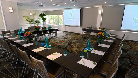 Holiday Inn Cairns Harbourside - Holiday Adelaide 9