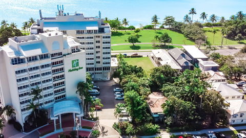 Holiday Inn Cairns Harbourside - Holiday Adelaide 17